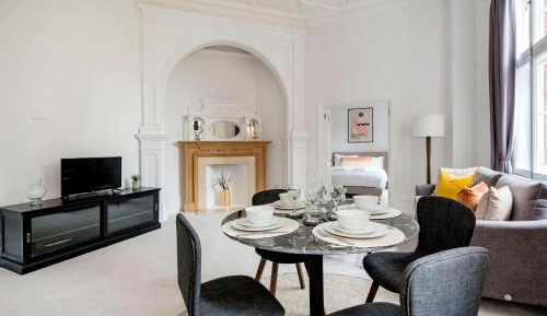 Deluxe Apartment