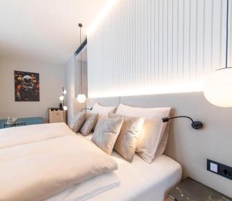 Suite with Lake View