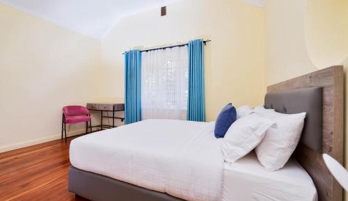 Queen Room with Garden View