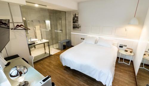 Standard Queen Room