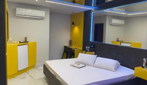 Deluxe Suite with Spa Bath