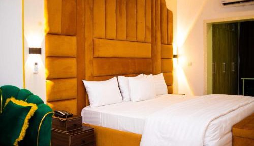 Deluxe Double Room (2 Adults + 1 Child)