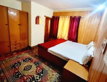 Deluxe Double Room (2 Adults + 1 Child)