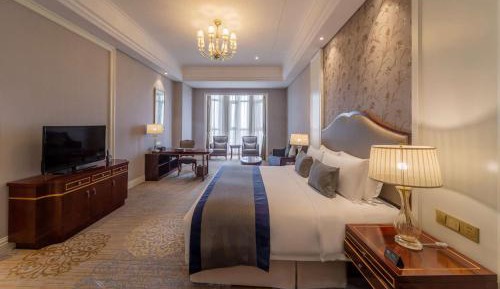 Deluxe King Room - Non-Smoking