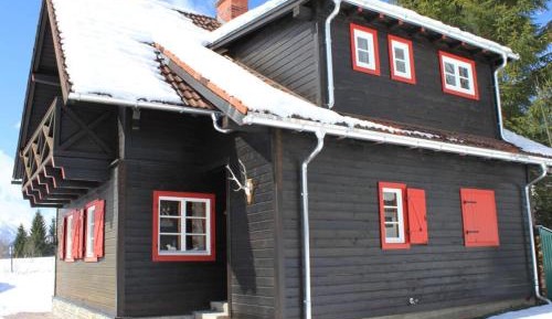 Three-Bedroom Holiday Home 