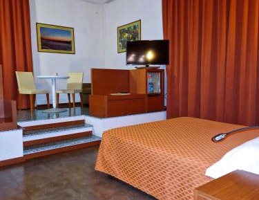 Large Junior Suite