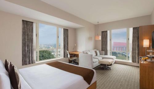Junior Suite with happy hour from 6pm to 8pm at the Bar, 20% discount on food and beverages