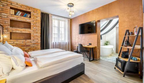 Deluxe Double Room with Bathtub