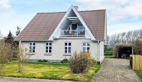 Four-Bedroom Holiday Home