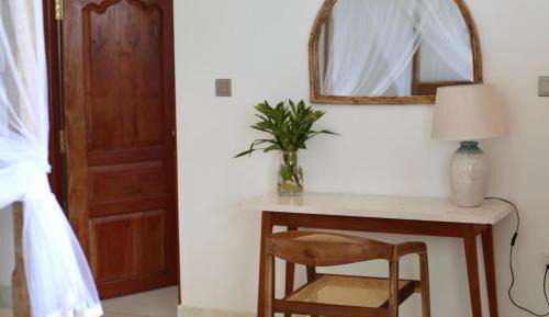 Deluxe Double Room with Side Sea View