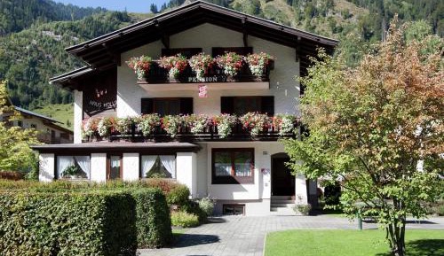 Eight-Bedroom Holiday Home