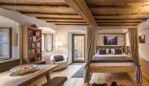 Deluxe Suite with Lake View