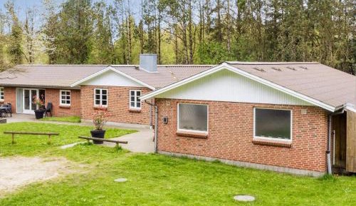 Eight-Bedroom Holiday Home
