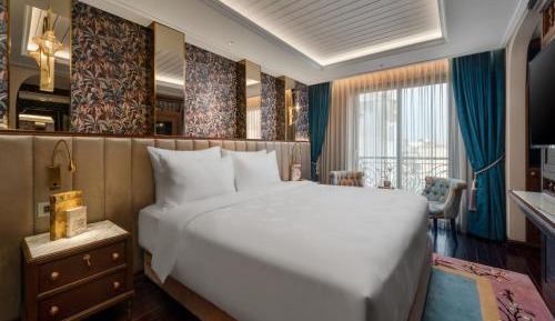 Suite with Hot Tub