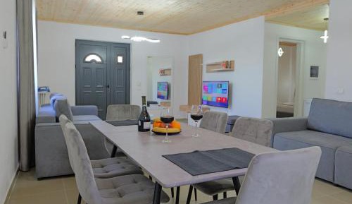 Apartment with Lake View