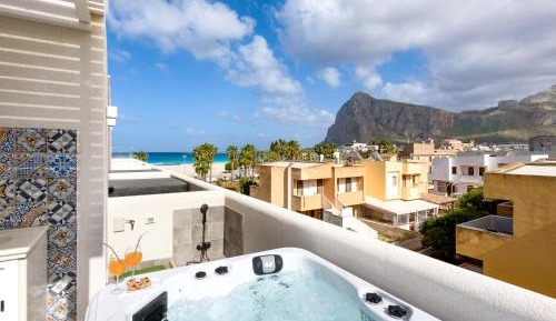 Apartment with Terrace and Hot Tub