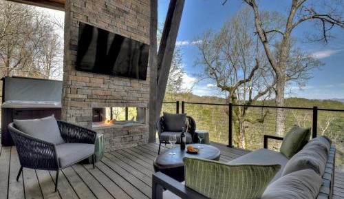 Three-Bedroom Holiday Home 