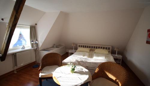 Studio Apartment with One Double Bed