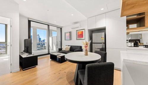 One-Bedroom Apartment with City View