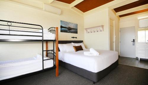 Lake Front King with Bunk
