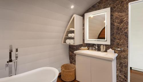 Bolagala Royal Suite With Lake View	