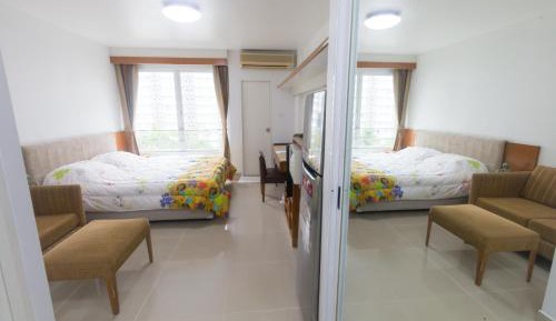 King Studio with Sofa Bed