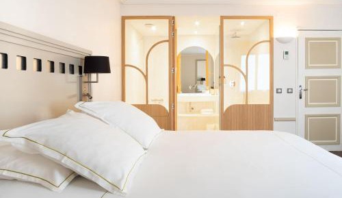 Deluxe Family Suite