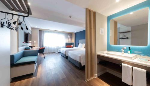 Double Room with Mobility Accessible Roll In Shower