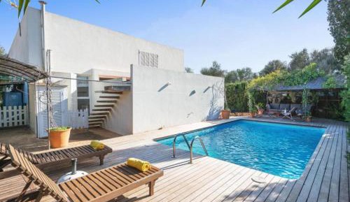 Villa with Garden View