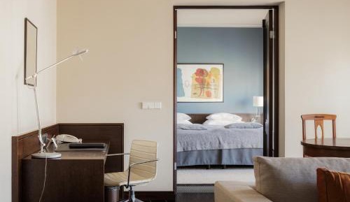 Apartment Suite with Kitchenette