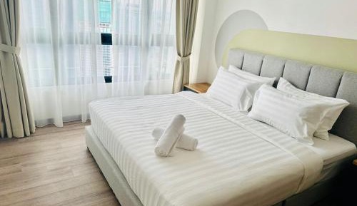 Deluxe One-Bedroom Apartment with City View
