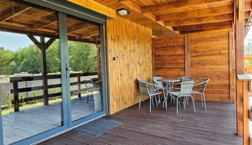 Deluxe One-Bedroom Apartment