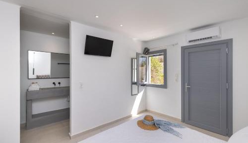 Deluxe King Suite