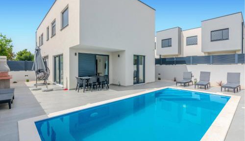 Three-Bedroom Holiday Home 