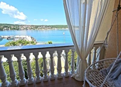One-Bedroom Apartment with Sea View and Balcony