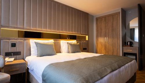 Deluxe King Room