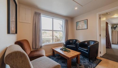Stargazing - Large 2 bedroom home with Hot Tub