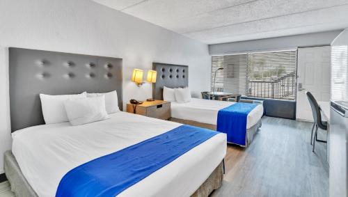 Queen Room with Two Queen Beds - Non-Smoking