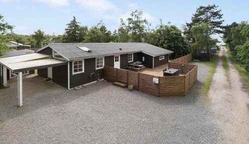 Three-Bedroom Holiday Home 