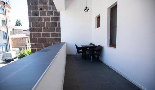 Deluxe Double Room (2 Adults + 1 Child)