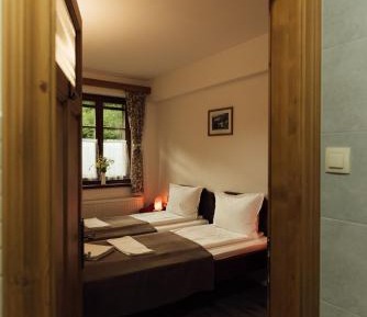 Deluxe Double Room (2 Adults + 1 Child)