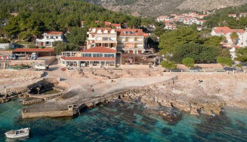 Two Bedroom Apartment with Balcony and Sea View