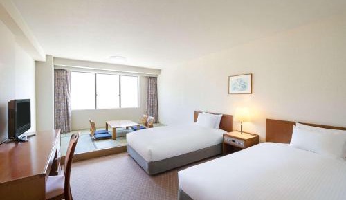 Japanese-Western Style Classic Room with Two Single Beds and Two Futon Beds 