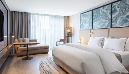 Deluxe King Room with City View