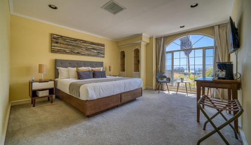 Suite with Hot Tub
