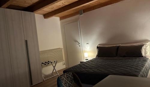 Deluxe One-Bedroom Apartment