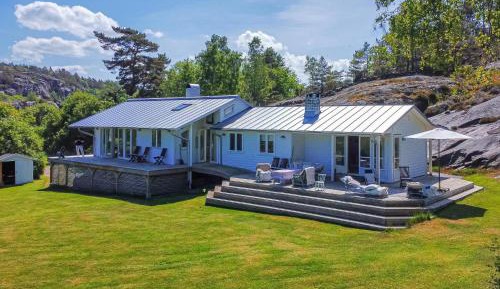 Three-Bedroom Holiday Home 