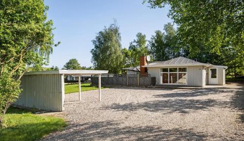Three-Bedroom Holiday Home 