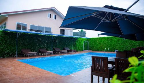 Apartment with Pool View 