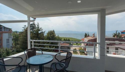 Apartment with Lake View - Top Floor